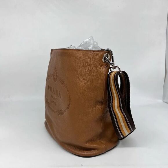 Prada Women Pre-Loved Bag Very Good Condition - Picture 2 of 9